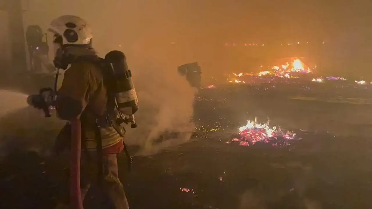 Hatay’da Depo Yangını: Alevler Son Anda Durduruldu! 5